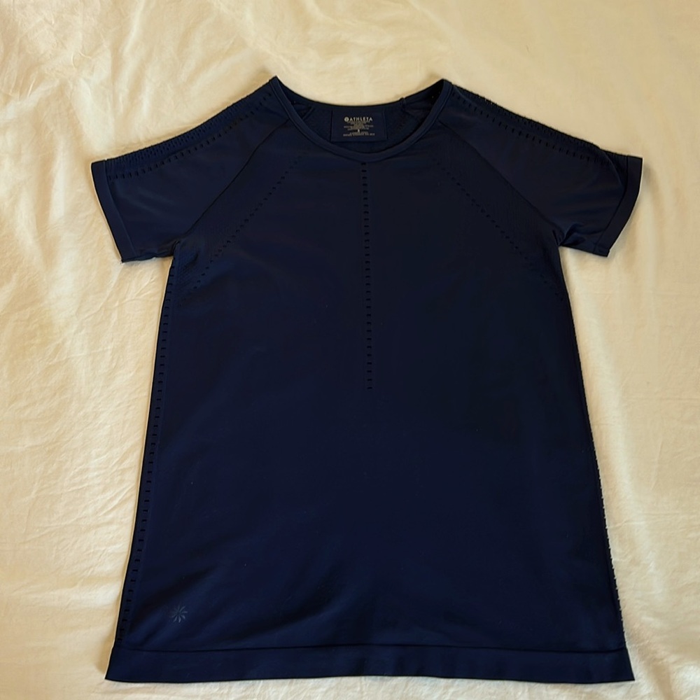 Athleta short sleeve top. Size small.